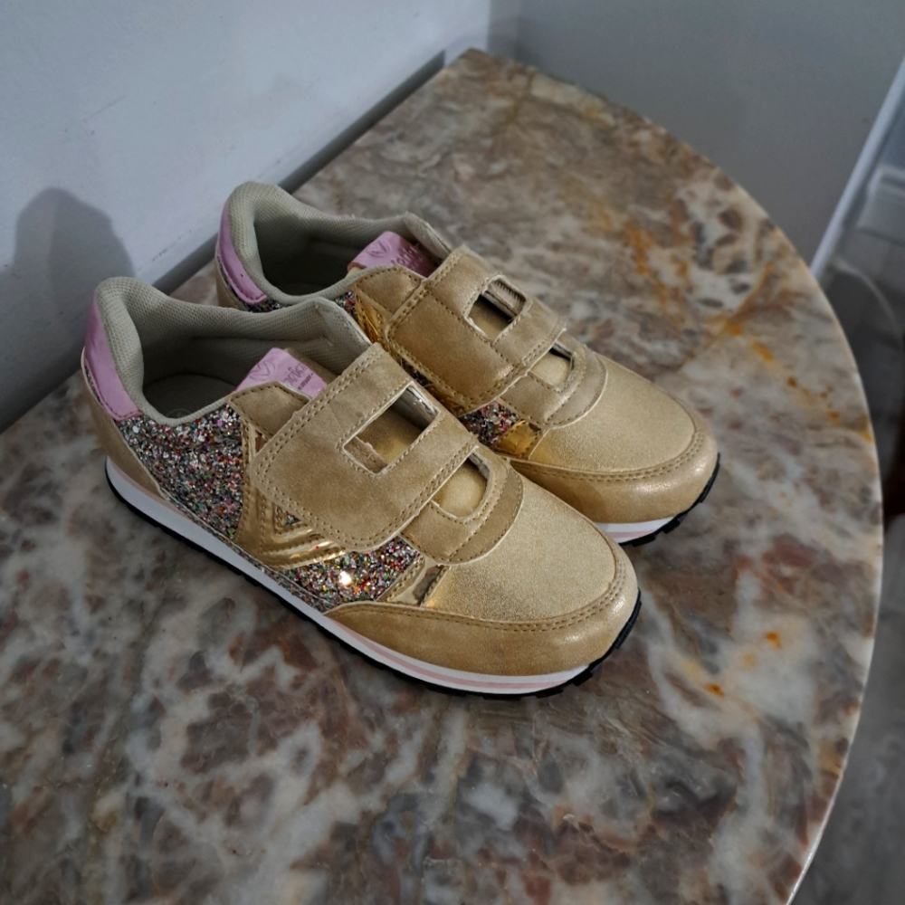 Victoria Girls Gold Sneakers Size 36 (US 4)